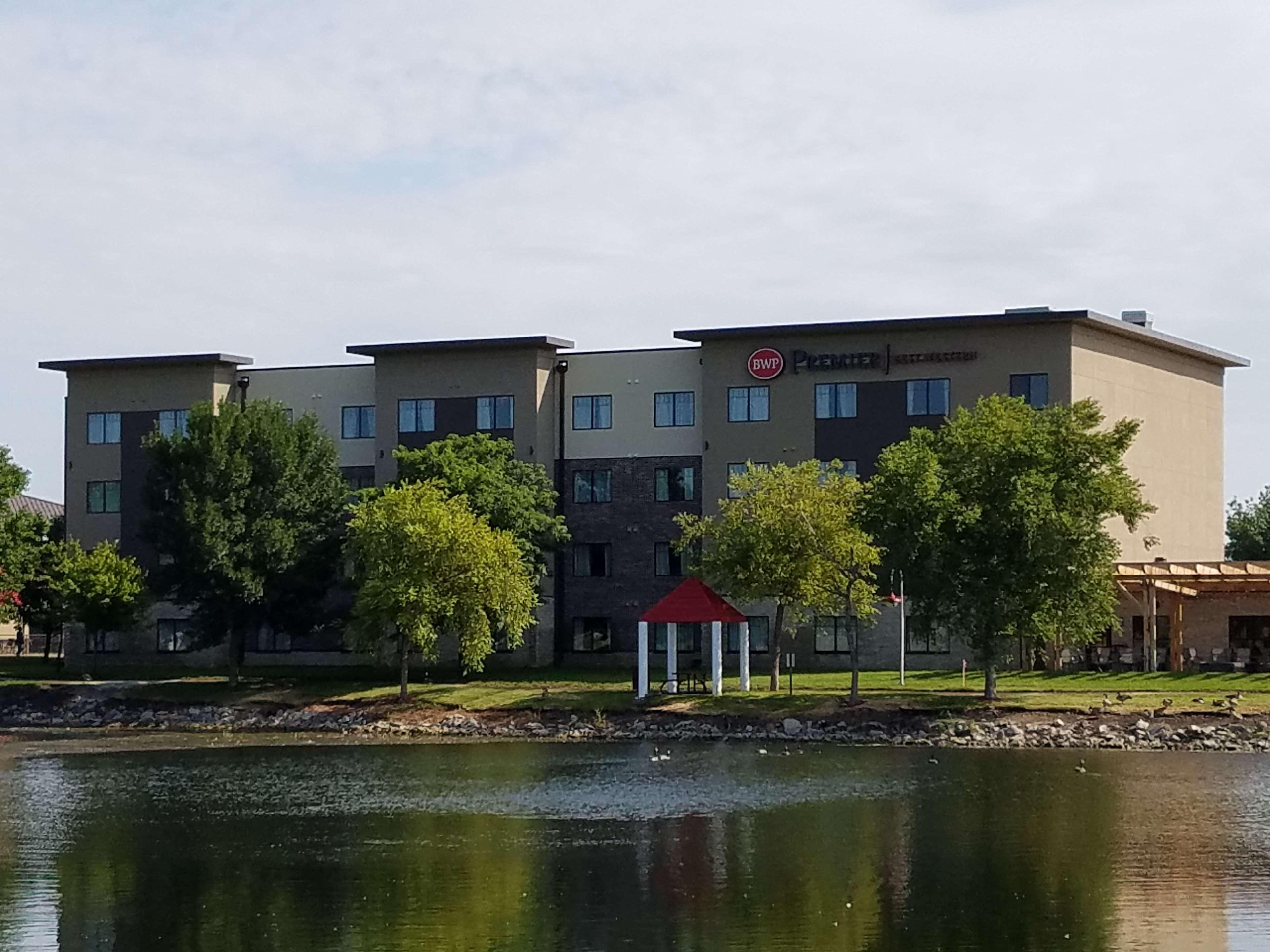 ベストウェスタン プラス オコトクス イン アンド スイーツ Okotoks エクステリア 写真